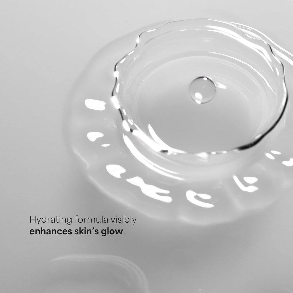 Close-up of a droplet with ripples on a light gray background, promoting a hydrating formula.